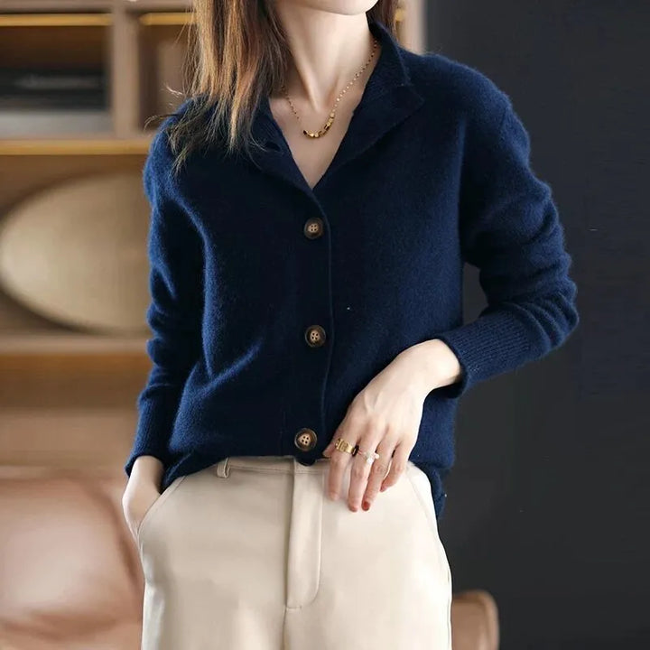 ELARA™ | Pull Boutonné Luxe